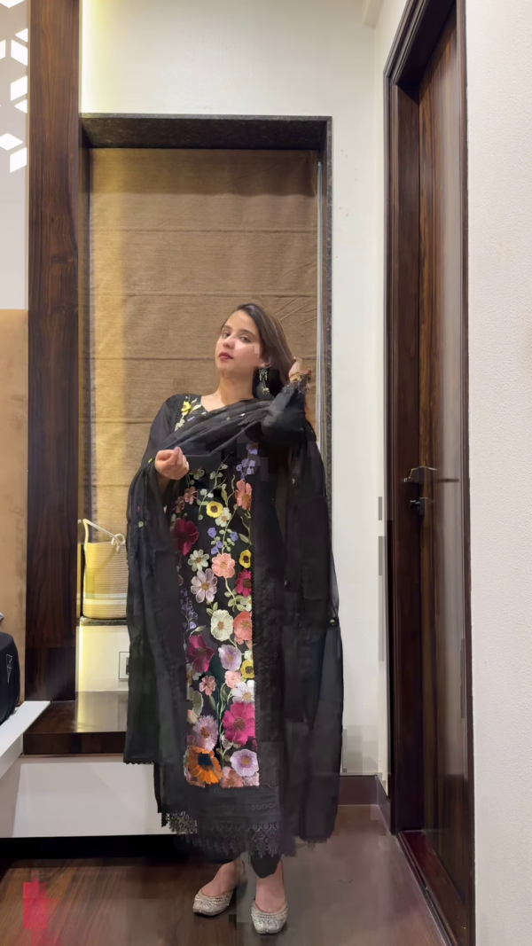 Charming Ethnic Set for Modern Women 💖