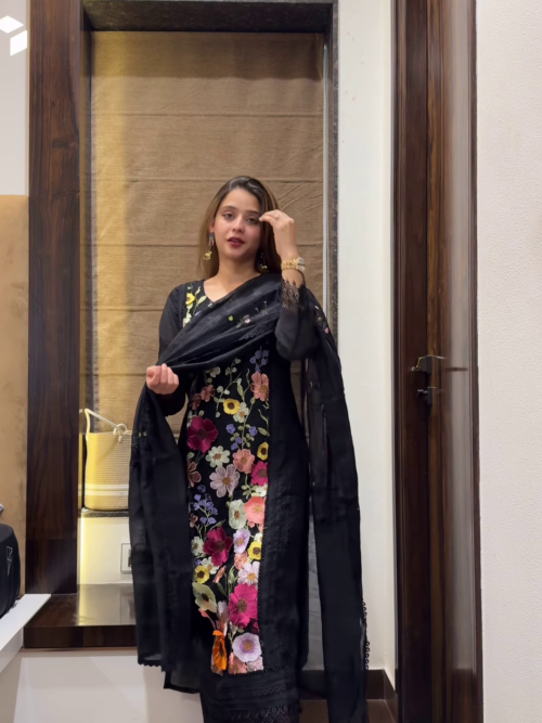 Charming Ethnic Set for Modern Women 💖