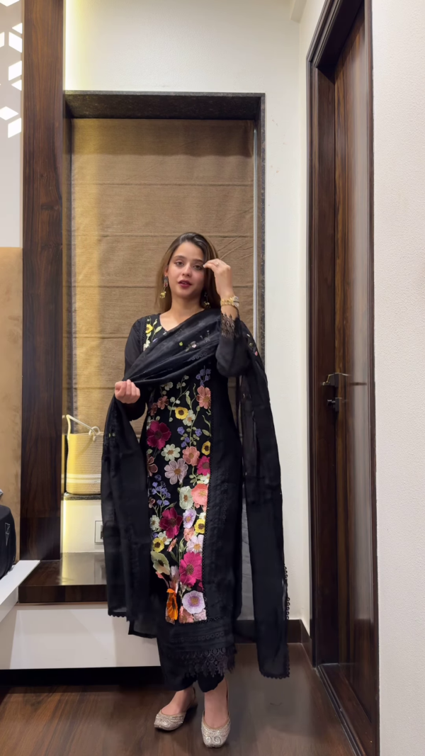 Charming Ethnic Set for Modern Women 💖