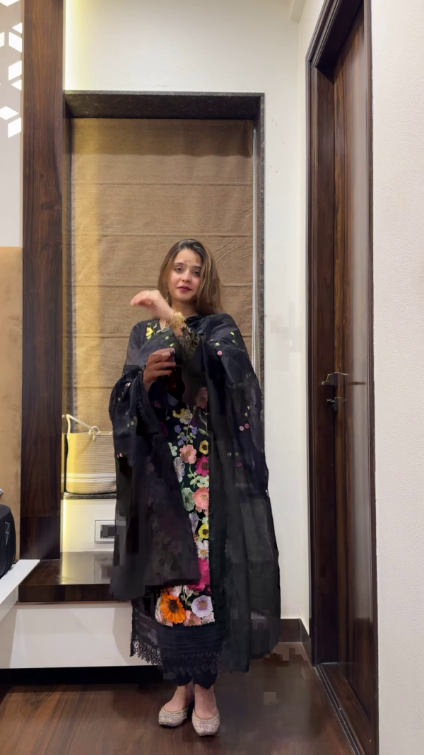 Charming Ethnic Set for Modern Women 💖