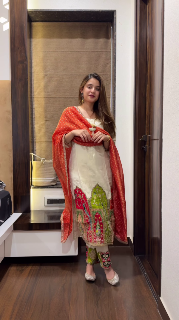 Charming Ethnic Set for Modern Women 💖