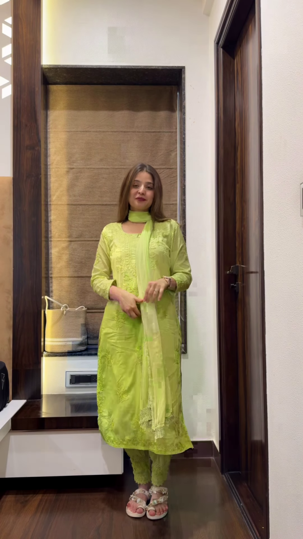 Elegant Evening Wear – Shine with Grace 🌙