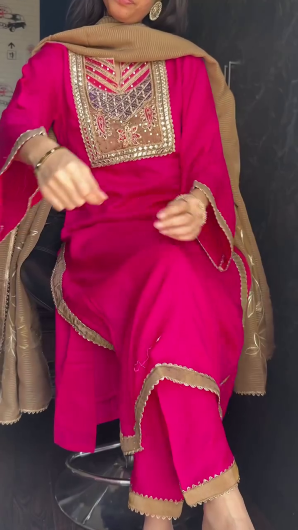 Graceful & Stylish Outfit – Perfect for Every Woman 💎