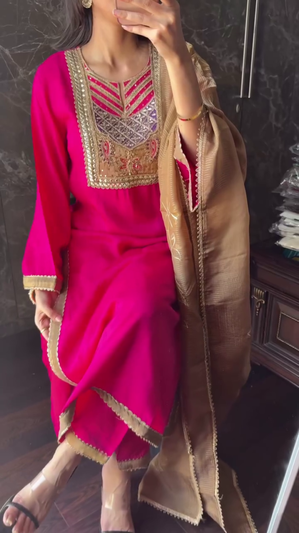 Graceful & Stylish Outfit – Perfect for Every Woman 💎