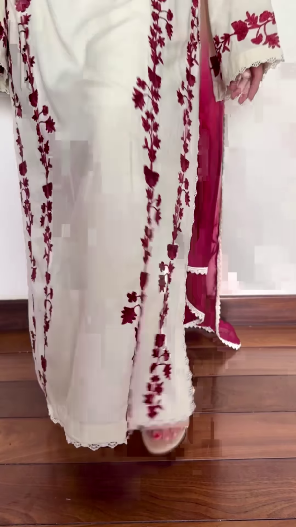 Smart Casual Women’s Outfit – Minimal & Chic 🌸